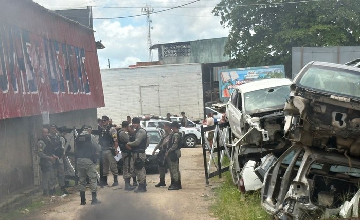 Policiais militares invadiram fazenda e levaram o maquinário da empresa Amorim Barreto, usado para devastar a área eno final de 2025
