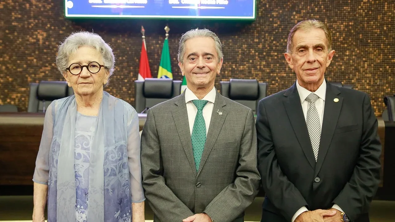 TJAL homenageia desembargadores Elisabeth Carvalho e Orlando Rocha em sessão de despedida