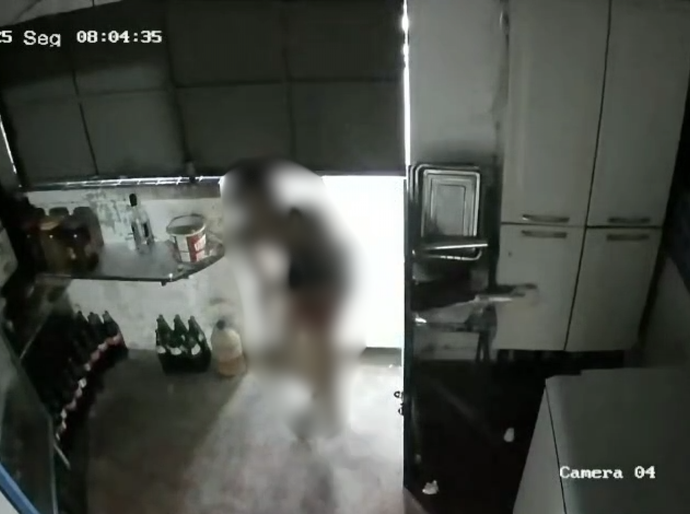 Mulher é presa após série de furtos para comprar drogas em Santana do Ipanema