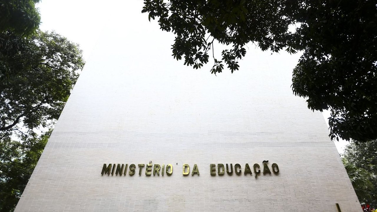 MEC estuda retomar programa voltado para profissionais da educação