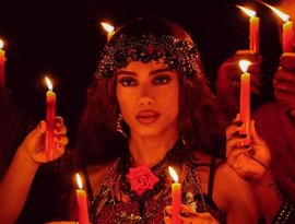 Anitta confirma participação no show de Shakira no Rio e mostra ensaio