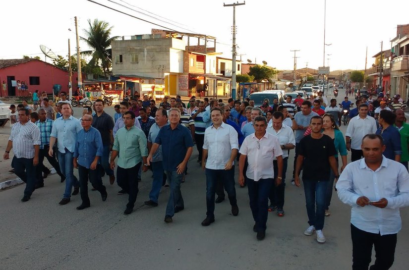 Matriz de Camaragibe recebe apoio político durante festa de seus 59 anos