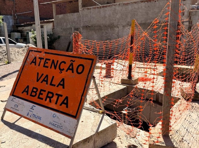 Seminfra e BRK Ambiental vistoriam obras de esgotamento sanitário no Litoral Norte