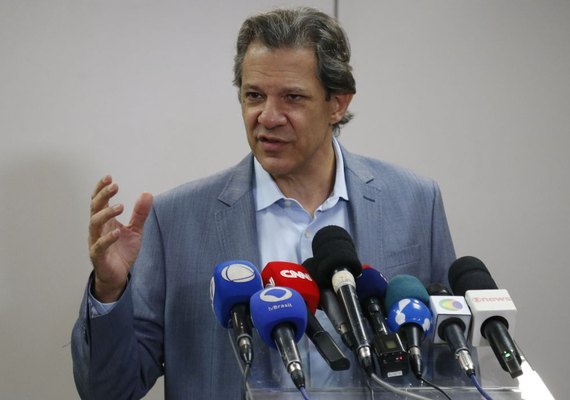 Haddad diz que câmbio é flutuante e que o dólar vai se acomodar