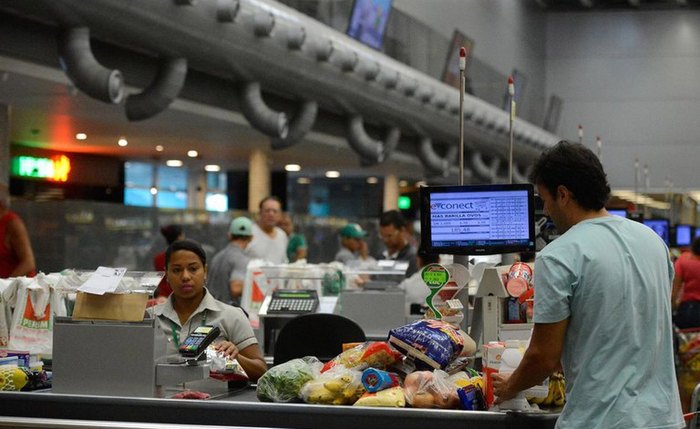 No grupo alimentação, feijão, cebola e frutas tiveram queda nos preços