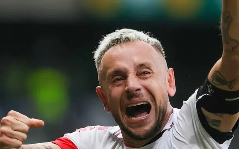 Presidente do São Paulo confirma Rafinha no lugar de Muricy