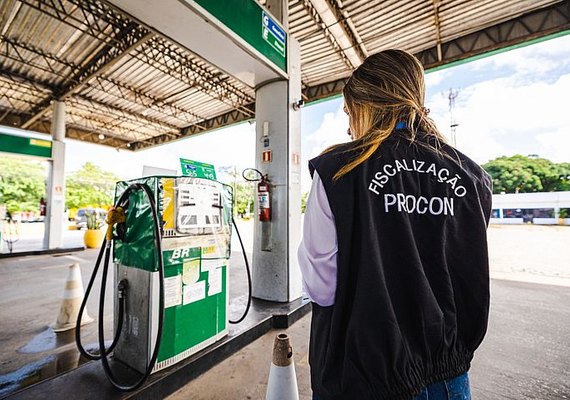 Procon notifica oito postos de combustíveis por preços abusivos em Maceió