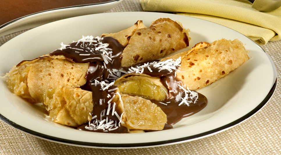 Panqueca de chocolate com abacaxi 