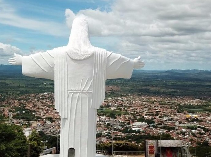 Cristo do Goiti é entregue em Palmeira após Marx Beltrão assegurar R$ 1,5 milhão para obra