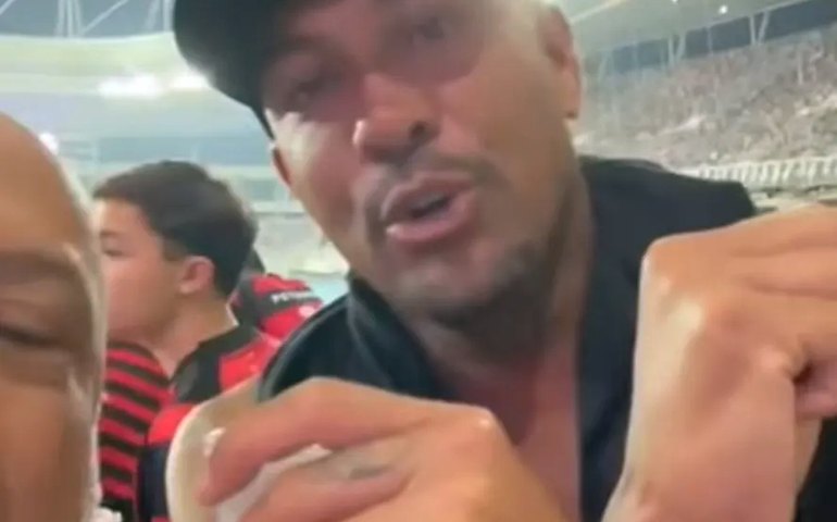 Criador do 'chororô', Souza assiste vitória do Flamengo sobre o Botafogo na torcida e ironiza 'tapetinho'