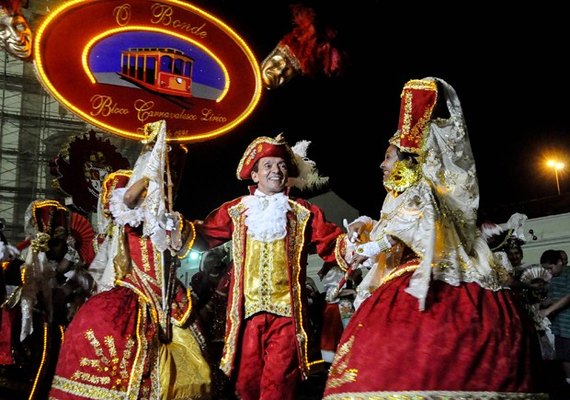 Recife celebra tradição do Carnaval com encontro de blocos líricos