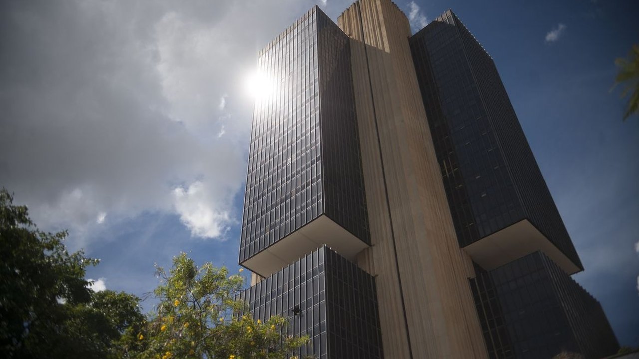 Caderneta de poupança tem saída líquida de R$ 7,557 bilhões em agosto, revela BC