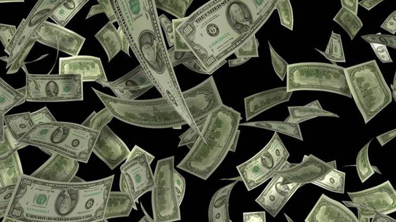 Dólar cai 1,42% e fecha abaixo de R$ 5,00 pela primeira vez desde junho