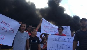 Manifestantes realizam protesto pela morte de homem asfixiado com gás na viatura da PRF em Sergipe / Foto: Foto: Aline Aragão/TV Atalaia