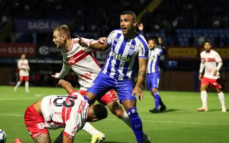 CRB encara o Avaí em jogo decisivo no Rei Pelé pela Série B
