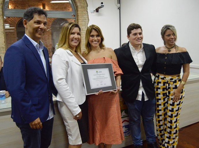 Empresária é agraciada na Câmara de Maceió com a Comenda Selma Bandeira