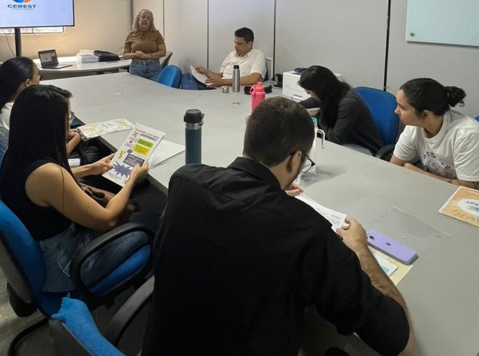 Cerest recebe residentes da Uncisal para apresentação de serviços e troca de experiências