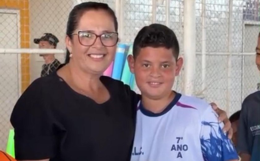 Lagoa da Canoa: prefeita Edilza Alves entrega novos materiais aos alunos da Escola de Esportes