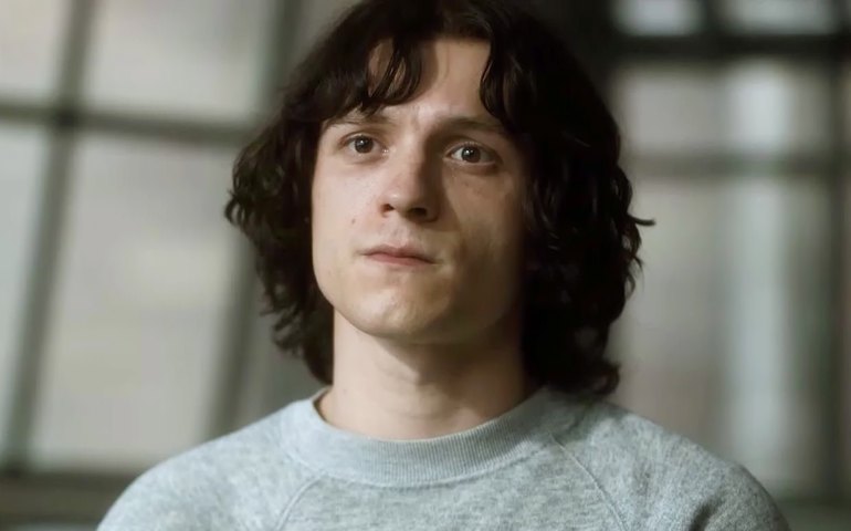 Tom Holland comenta críticas negativas de 'Entre Estranhos': 'Sou muito resiliente'