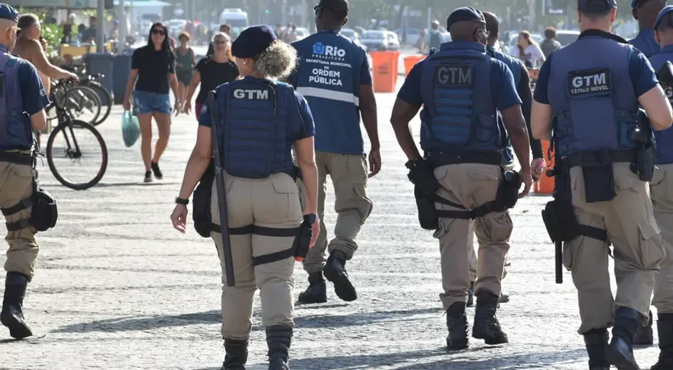Abordagem de artesã foi registrada e viralizou nas redes sociais, gerando debates. Foto: Reprodução/Internet.
