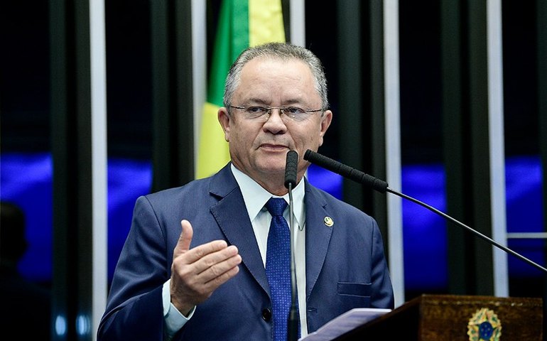 Senador ligado a grileiros no Pará articula encontro de garimpeiros com ministros