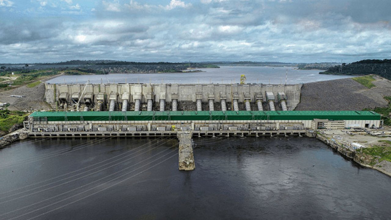 Sem água, Belo Monte opera com meia turbina