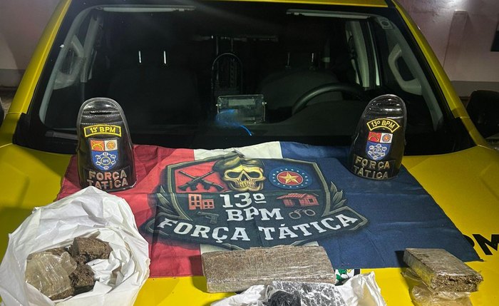 No total, foram apreendidos 1,4 quilo de maconha e 750 gramas de cocaína