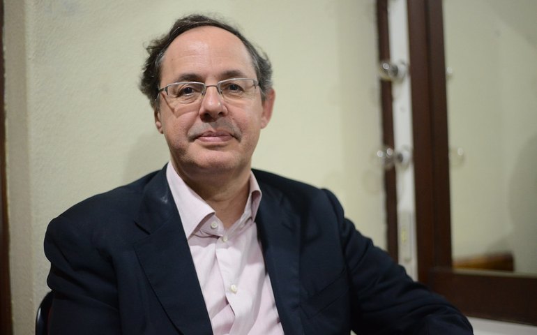 ‘Guedes se desmoralizou por completo’, diz Eduardo Giannetti