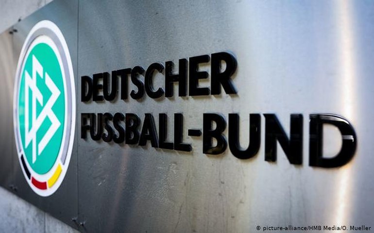 Federação alemã é multada em caso de suspeita de corrupção por sede da Copa do Mundo de 2006