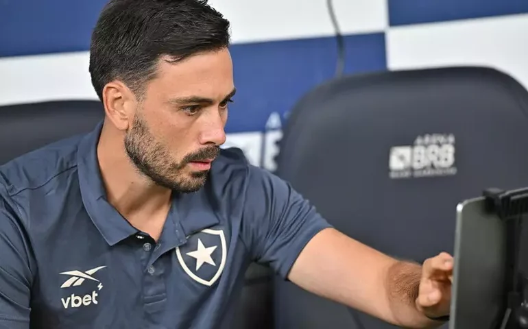 Após problemas internos, italiano Davide Ancelotti deixa Botafogo