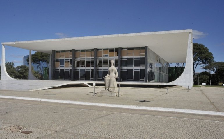 Entidades pedem suspensão de norma do CFM que barrou terapia hormonal