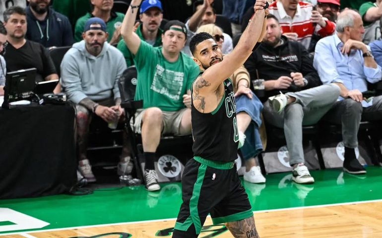 Tatum passa por cirurgia bem-sucedida no tendão de Aquiles e volta aos Celtics em um ano
