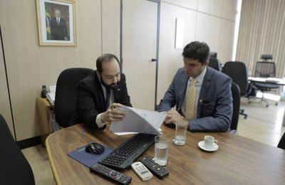 Em Brasília, Rui pede liberação de recursos para Educação