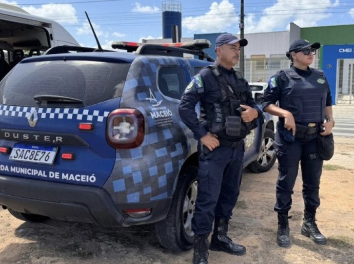 Guarda Municipal prende homem que atirou pedra em corredora na orla de Maceió