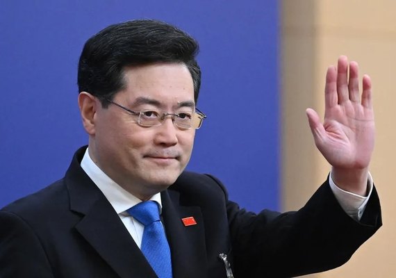 Chanceler chinês foi destituído após suposto caso extraconjugal e teve filho nos EUA, revela jornal