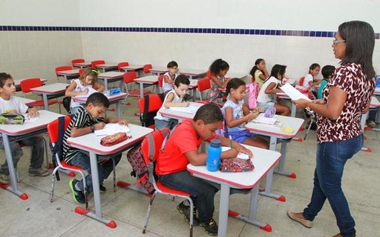 Novos professores e secretários escolares tomam posse terça-feira