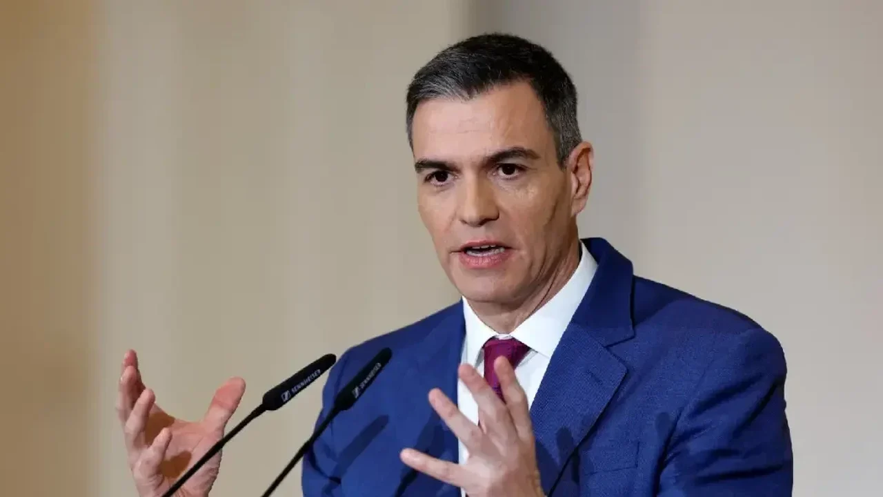 Em Davos, premiê da Espanha diz que redes sociais contribuem para erosão da democracia