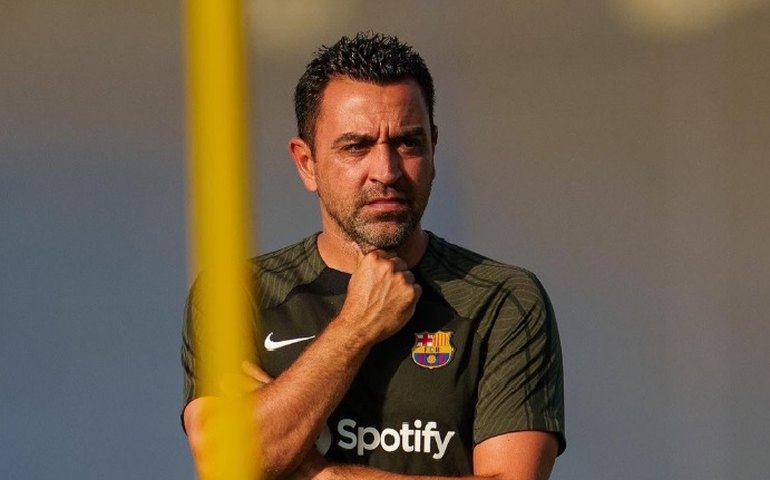 Barcelona anuncia a renovação de contrato com  o técnico Xavi Hernández até 2025