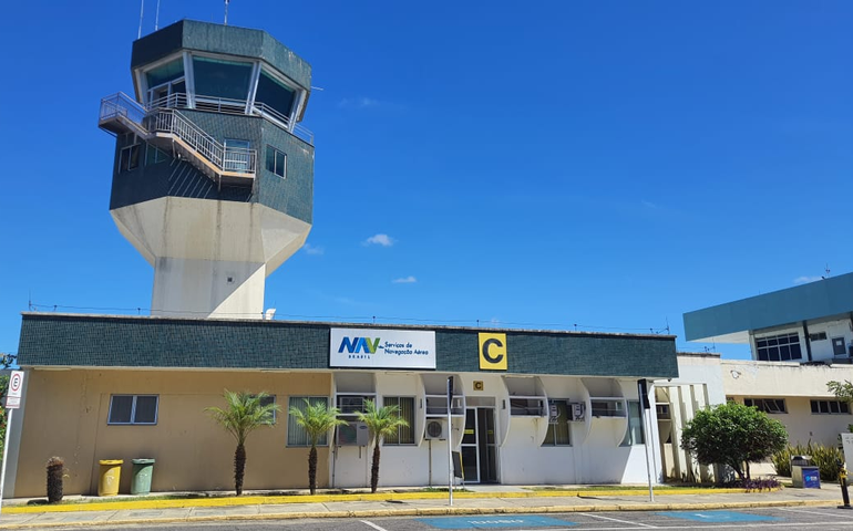 Controladores de voo decidem suspender greve em aeroportos