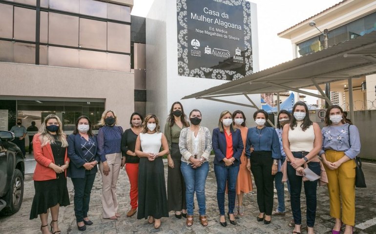 Secretária do DF elogia o trabalho da Prefeitura de Maceió com políticas para mulheres