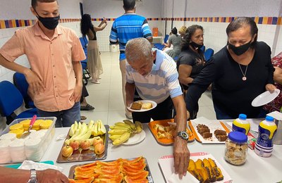 Assistência Social promove café da manhã em comemoração ao Dia Nacional do Idoso