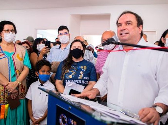 Prefeito Luciano Barbosa anuncia construção de ginásio de esportes no bairro Canafístula