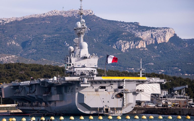 França mantém porta-aviões no Mediterrâneo e recusa pedido dos EUA por apoio em Ormuz