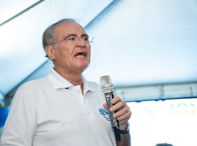 “Luto para que as vítimas não sejam esquecidas”, diz Renan Calheiros ao visitar áreas atingidas pela Braskem