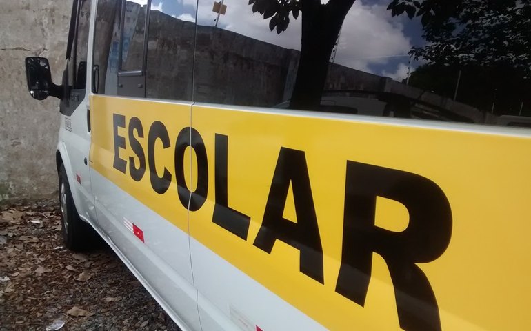 Condutores de vans escolares devem renovar licenciamento