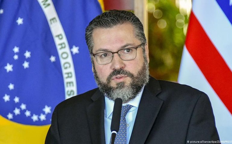 Brasil abandona autonomia ao apoiar EUA na crise com Irã