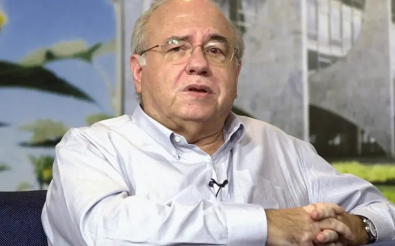 Luis Fernando Verissimo segue em estado grave, internado em UTI