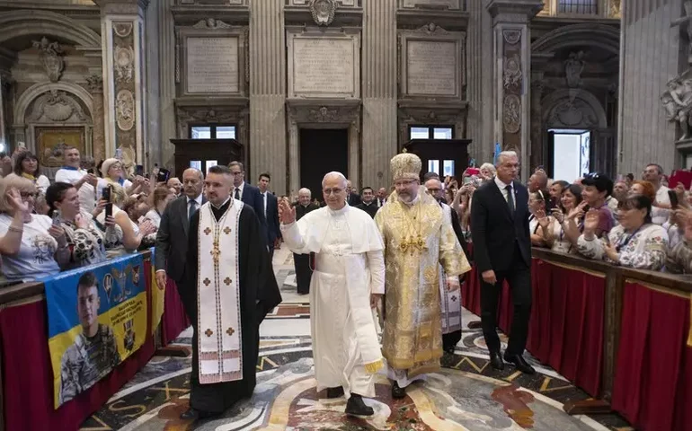 Papa recebe ucranianos e se solidariza com país 'martirizado'