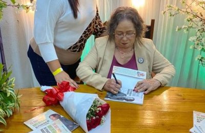 Professora aposentada de Arapiraca lança livro sobre a história do bairro Massaranduba