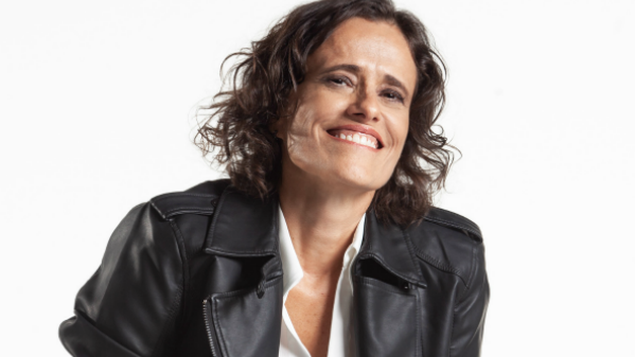 Zélia Duncan fala da relação com Jô Soares e revela que não consegue apagar o contato dele do celular: 'Capitão gay'